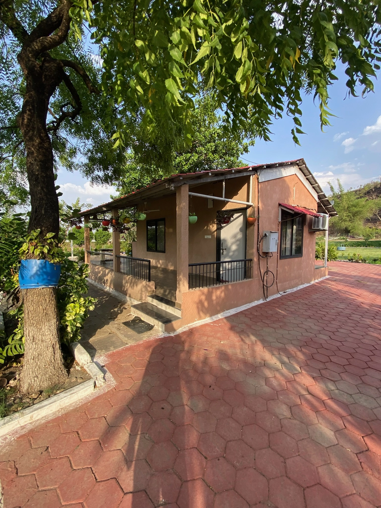 Modern Resort - Image 16 of 108